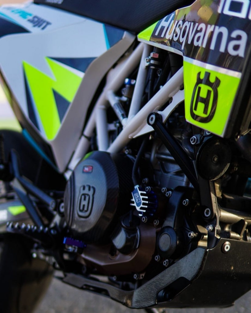 SM Project Ölfilterdeckel mit Kühlrippen – rechts KTM 690 / Husqvarna 701 / GasGas 700