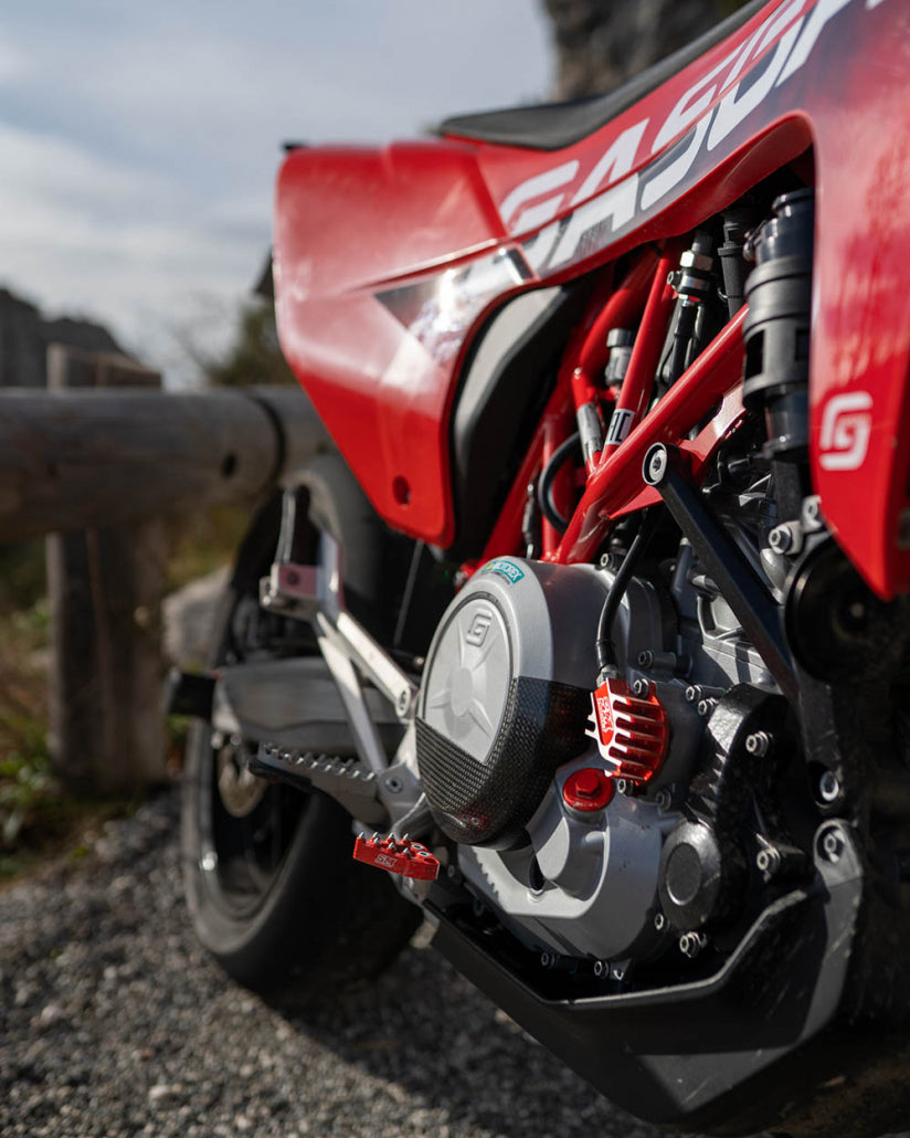 SM Project Ölfilterdeckel mit Kühlrippen – rechts KTM 690 / Husqvarna 701 / GasGas 700