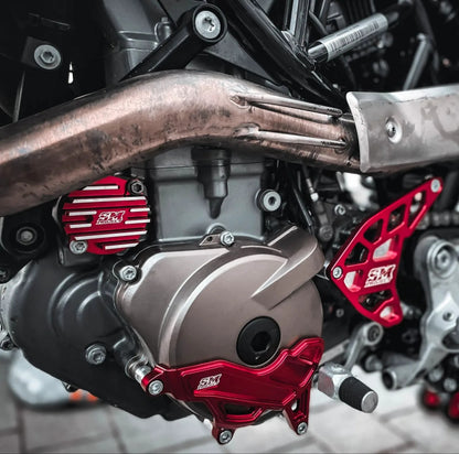 SM Project Ölfilterdeckel mit Kühlrippen – links KTM 690 / Husqvarna 701 / GasGas 700